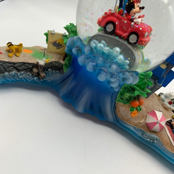 RARE Disney Mickey & Minnie 'Good Old Summertime' Musical Snowglobe' - Picture 8 of 17